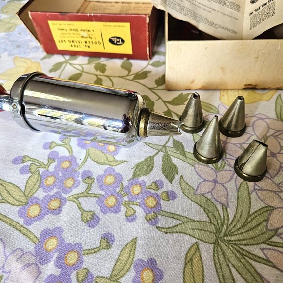 Vintage 1950s Tala Queen Icing Tube Set Metal - Picture 6 of 12